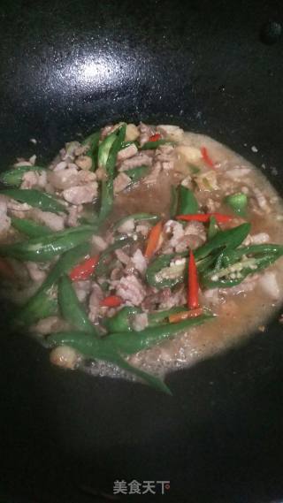 Stir-fried Pork Trotters with Double Pepper recipe