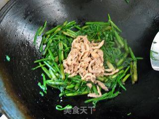 Stir-fried Shredded Pork with Wild Cress recipe