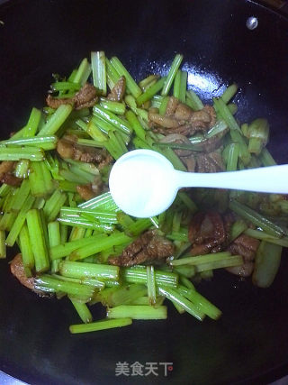 Fried Pork with Celery recipe