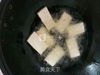 Stir-fried Tofu with Garlic Sprouts recipe