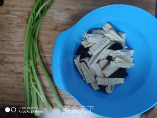 Yuba Celery Mixed with Fungus recipe