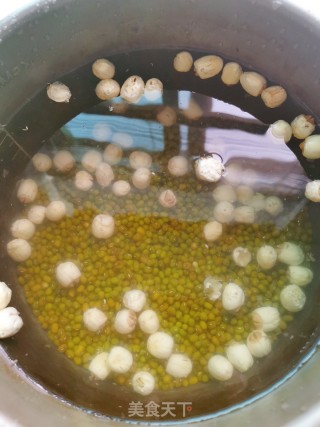 Lotus Seed Mung Bean Soup recipe