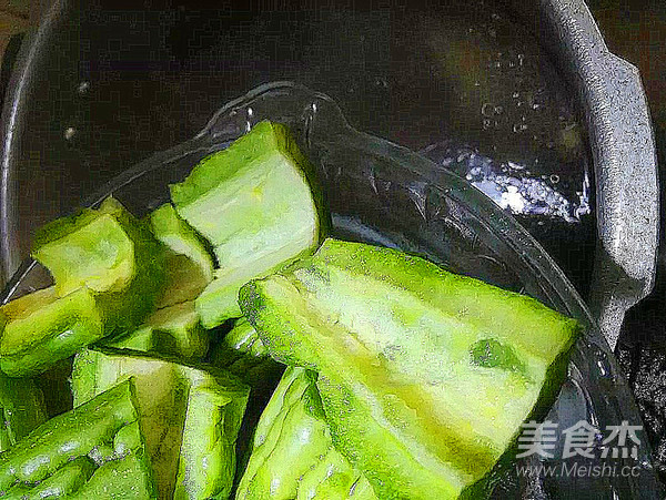 Clear Heat and Cool Down~soybean Bitter Gourd Pork Rib Soup recipe