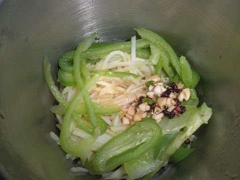 Green Pepper Mixed with Potato Shreds recipe