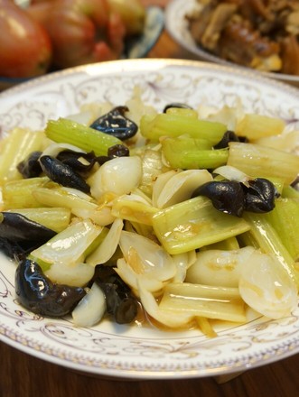 Stir-fried Celery with Fungus and Lily recipe