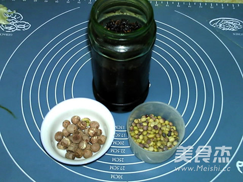 Mulberry and Lotus Seed Soy Milk recipe