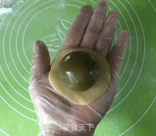 Matcha Lotus Paste and Egg Yolk Mooncakes recipe