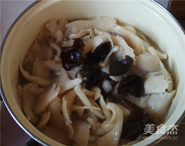 Seafood Mushroom and Fungus Pork Rib Soup recipe