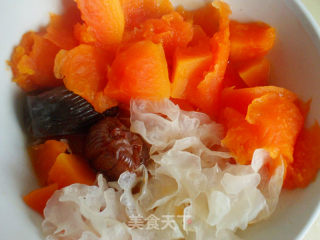 Papaya Tremella Candied Date Soup recipe