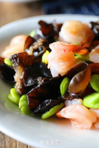 Fried Shrimp with Broad Beans and Fungus recipe