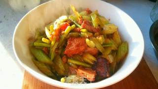 Celery and Tomato Sauteed Pork recipe