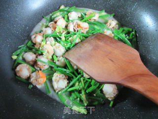 Stir-fried Scallop Meat with Chives recipe