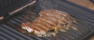 I'm Very Gentle When I Can Cook A Steak with Roasted Potatoes. I'm Going to Get Married! recipe