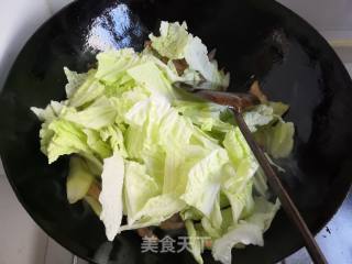 Stir-fried Pork with Cabbage and Fungus recipe