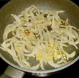 Dry Whitebait Steamed Loofah recipe