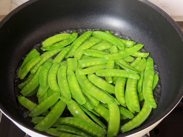 Fried Snow Peas with Pleurotus Eryngii recipe