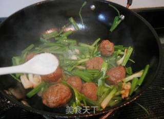 Stir-fried Lion's Head with Green Garlic recipe