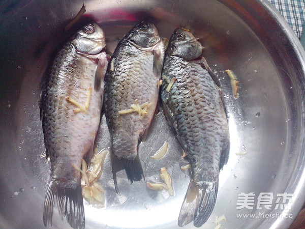 Mushroom and Crucian Carp Soup recipe