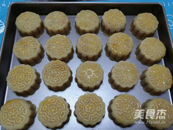 Mooncake with Lotus Seed Paste with Xylitol recipe