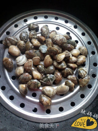 Steamed Clams in Raw Sauce recipe
