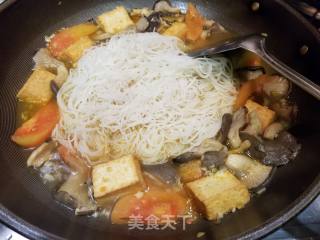 Rice Noodles with Tomato and Oyster Mushroom recipe