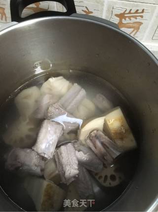 Lotus Root Pork Ribs Soup recipe