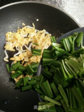 Scrambled Eggs with Leek and Whitebait recipe