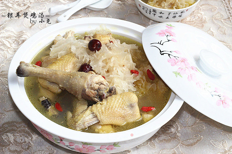 Autumn Health Soup-white Fungus Chicken Soup recipe