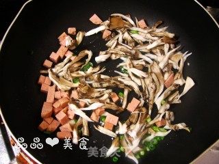 A Pot of Fragrant Vegetable Rice-mushroom and Konjac Vegetable Rice recipe
