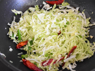 Stir-fried Wire Noodles with Cabbage recipe