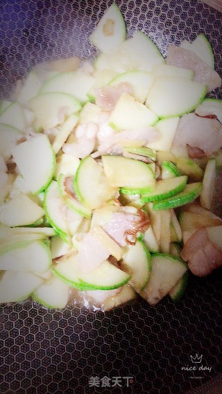 Grilled Zucchini with Sliced Pork recipe