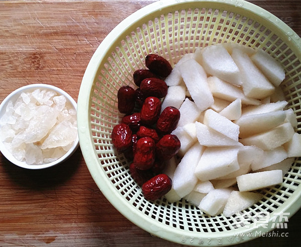 Stewed Tremella with Red Dates and Sydney recipe