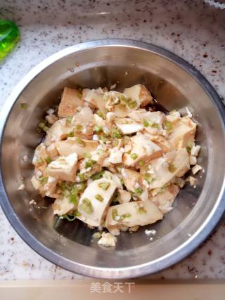 "flower Delicacy" Scallions Mixed with Tofu recipe