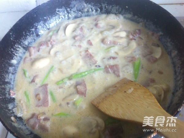 Spaghetti with Creamy Mushrooms and Bacon recipe