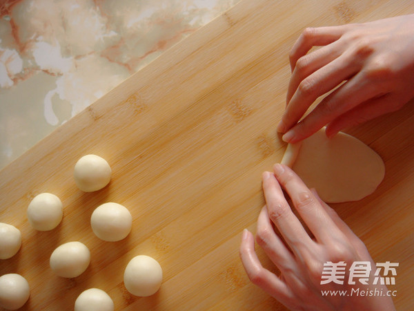 Creative Chinese Pastry Red Plum Primula recipe