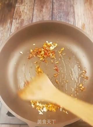 Lettuce Drizzled with Garlic and Spicy Oil recipe