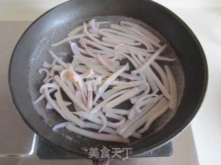 Sauteed Squid with Chives recipe