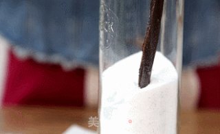 Homemade Vanilla Sugar in Three Minutes, Perfect to Hold All Desserts and Pastries! recipe