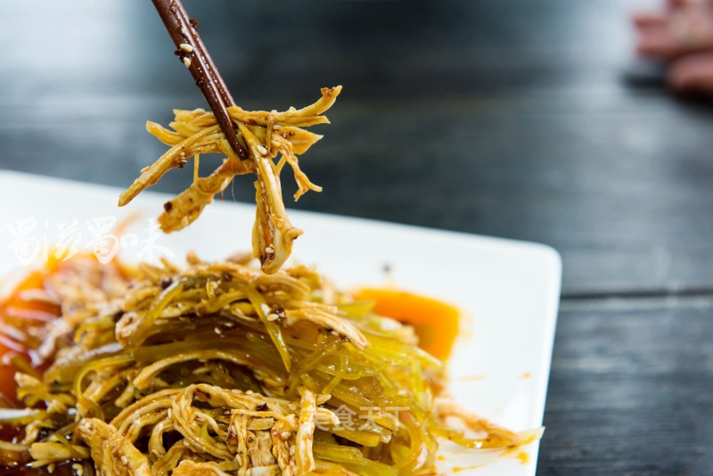 [shredded Chicken in Red Oil] A Cold Dish Suitable for Summer ~ Rich in Nutrients, Crisp and Refreshing recipe