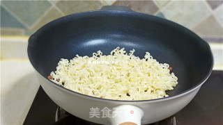 Instant Noodle Omelette recipe