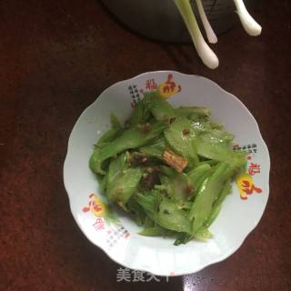 Stir-fried Vegetable Stem with Oil Dregs recipe