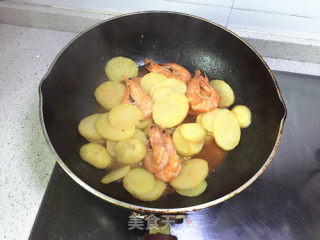 Fried Shrimp with Potatoes recipe