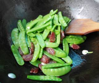 Stir-fried Snow Peas with Sausage recipe