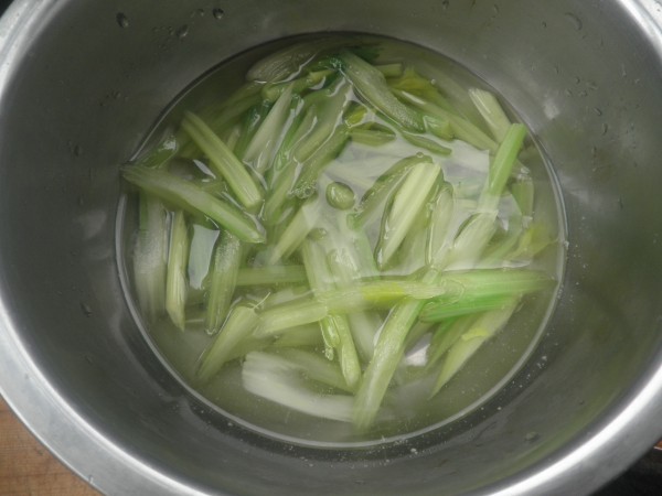 Celery Tossed with Vermicelli recipe