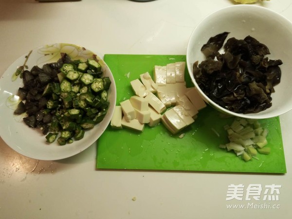 Sea Cucumber and Okra Small Tofu recipe