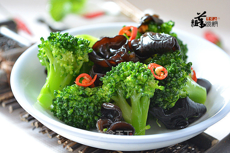 Broccoli with Fungus recipe