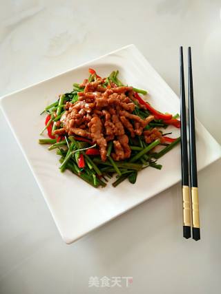 #春食野菜香# Stir-fried Shredded Pork with Wild Celery recipe