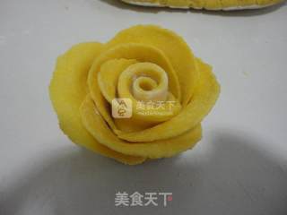 Pumpkin Yellow Rose Buns recipe