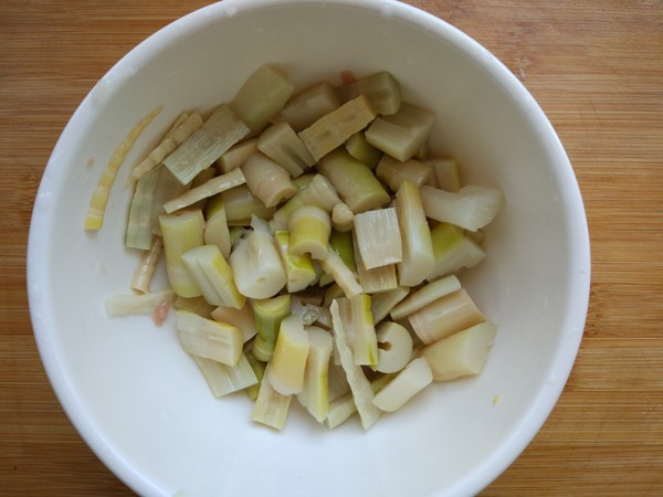 Stir-fried Duck with Spicy Lotus Root recipe