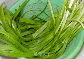 Stir-fried Leeks with Shredded Carrots and Tea recipe